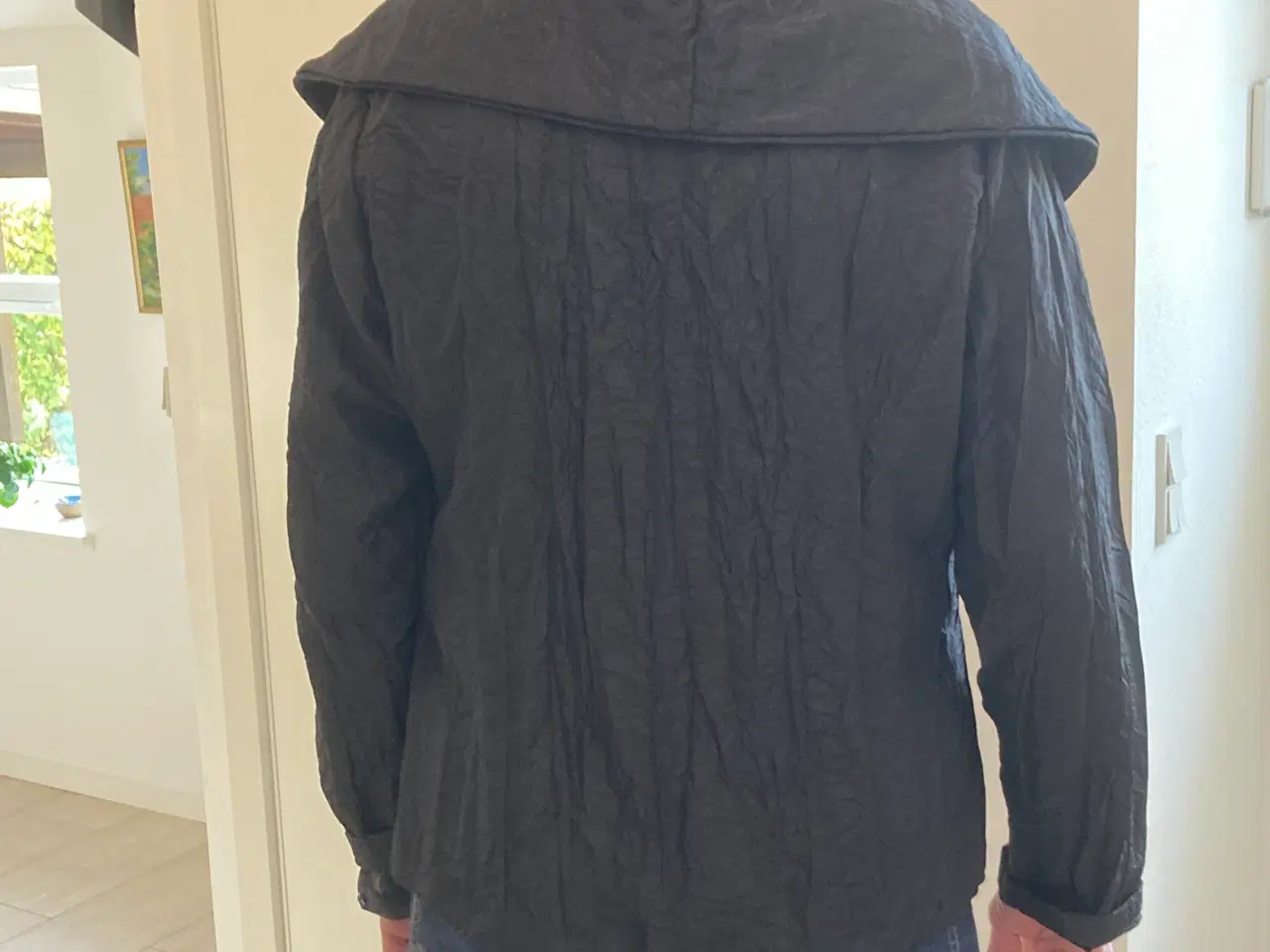 Billede 5 - Lækker og behagelig sort festjakke