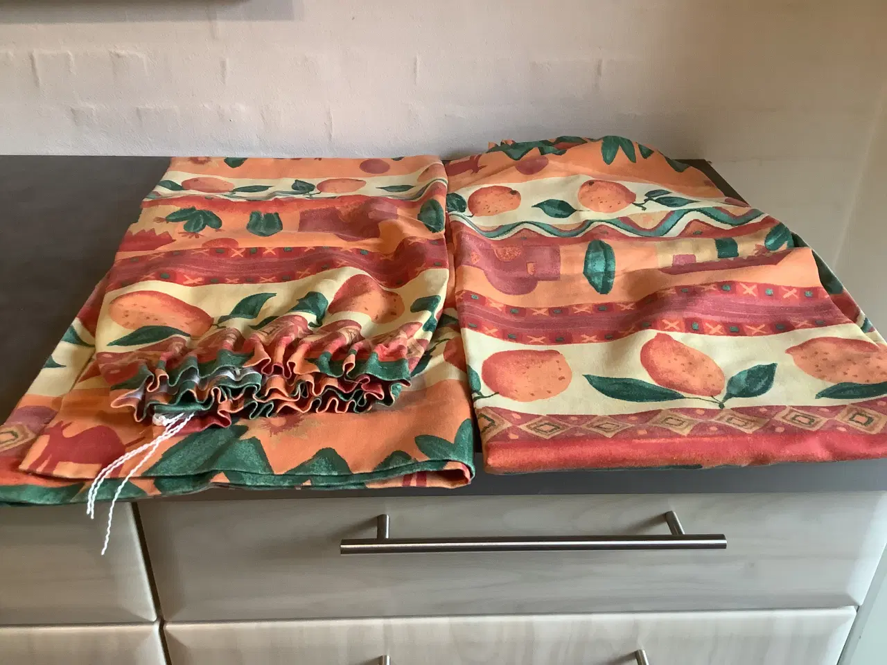 Billede 2 - 2x2 fag farverige gardiner det ene i bomuld 