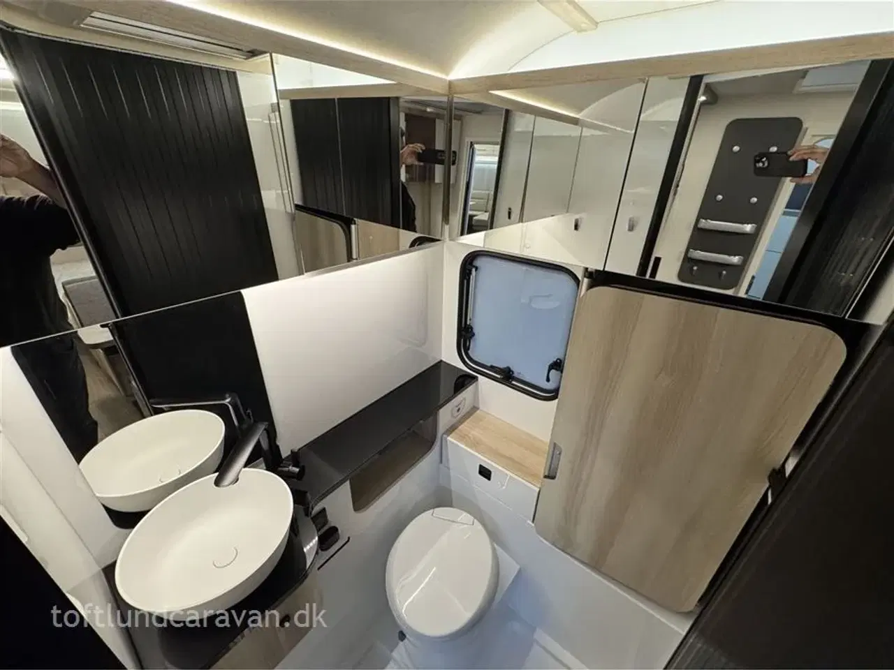 Billede 14 - 2026 - Hobby De Luxe 460 SL   TILBUD 2026 DK-Line med masser af udstyr INKL. i prisen. Enkeltsenge samt endekøkken og stort badeværelse. LAV VÆGT.