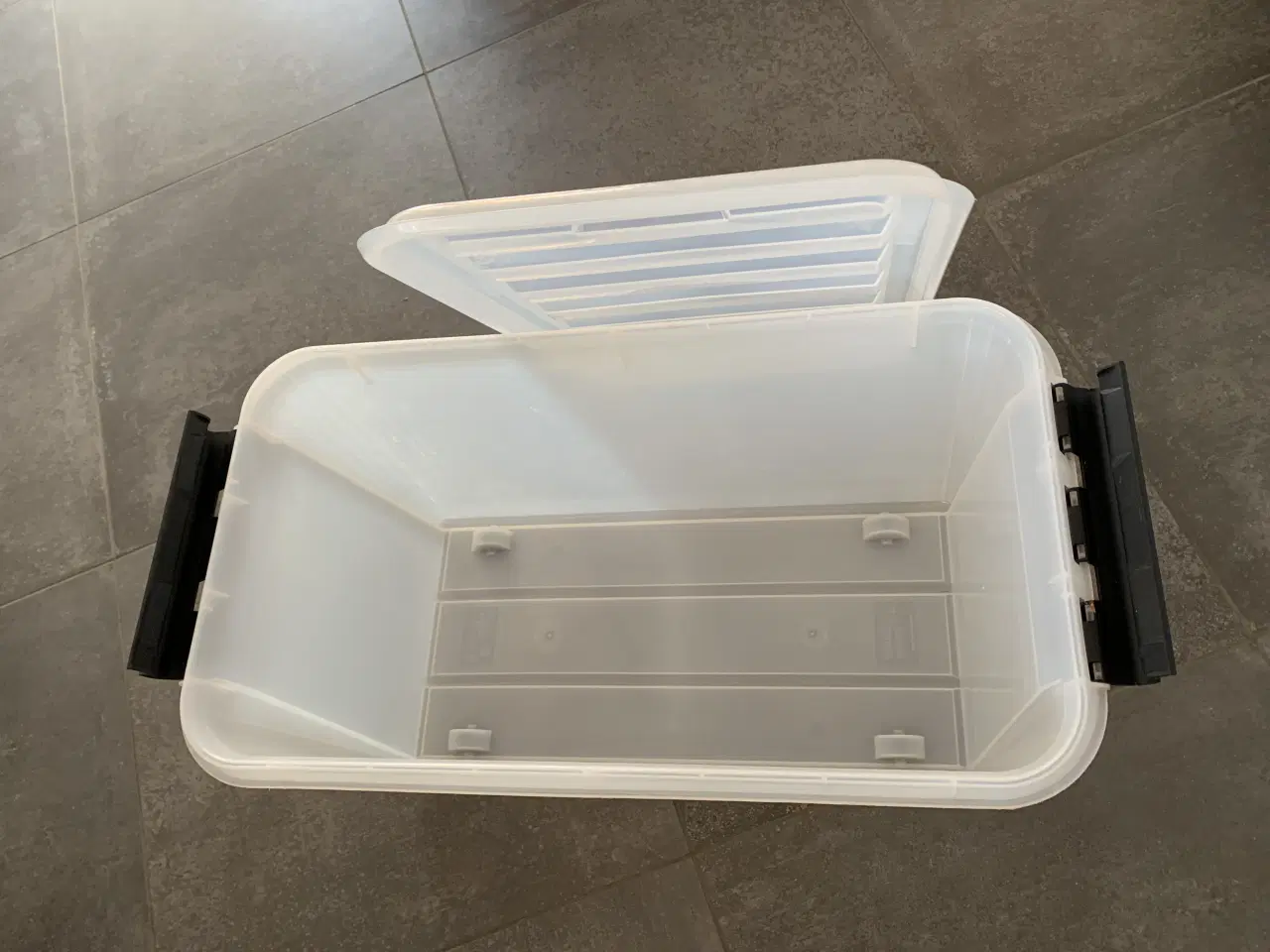 Billede 3 - 70 liter plastbox på hjul