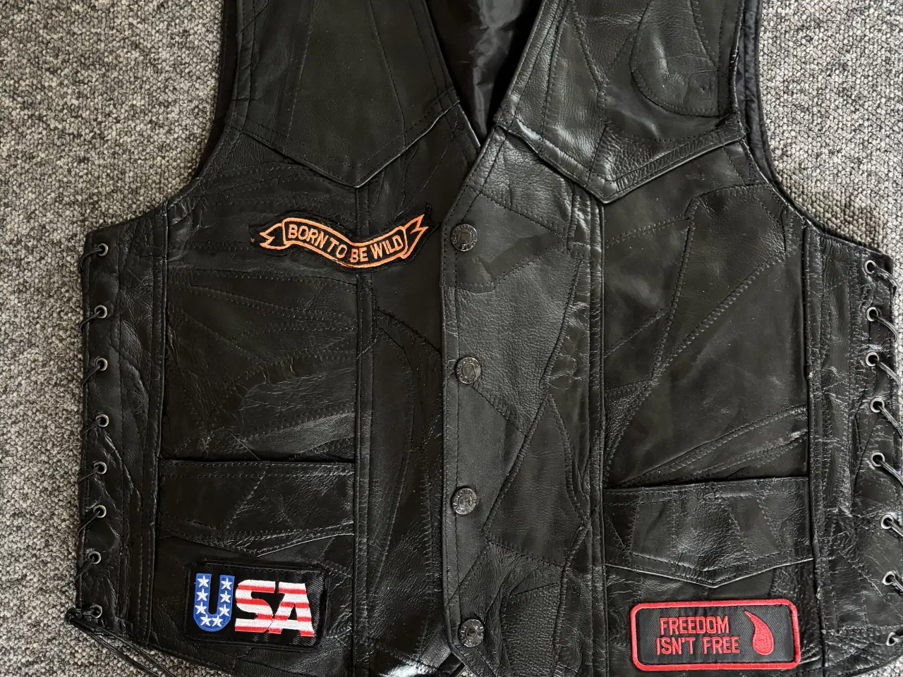 Billede 1 - Lædervest med påsyede mærker