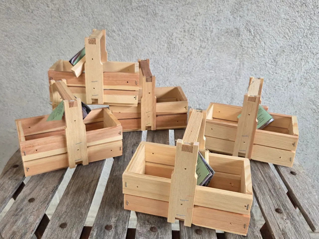 Billede 3 - Fin lille kurv til dekorationer / Værtindegave 