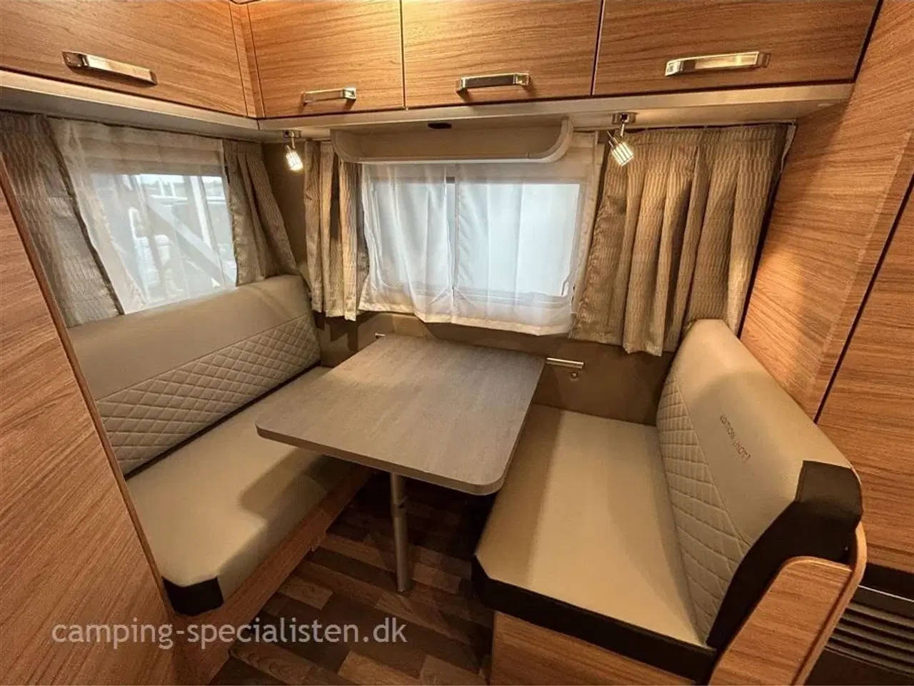 Billede 4 - 2025 - Weinsberg CaraOne 390 QD   Weinsberg 390 QD CaraOne EDITION HOT model 2025 - kan ses nu hos Camping-Specialisten.dk