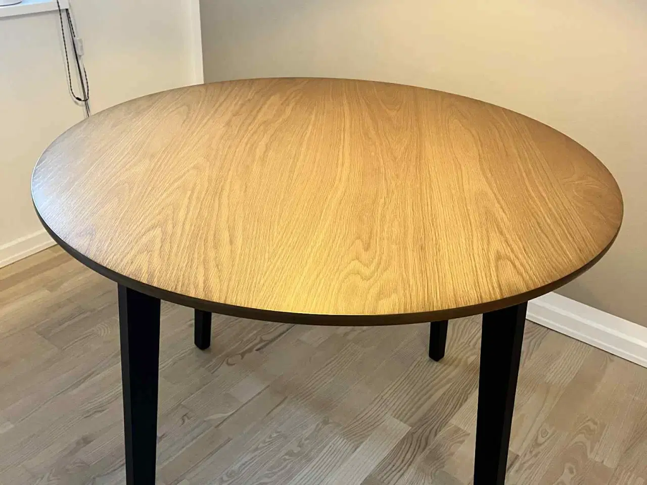 Billede 2 - Rundt spisebord (JEGIND)