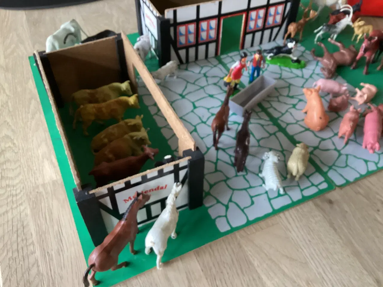 Billede 3 - Bondegård med dyr