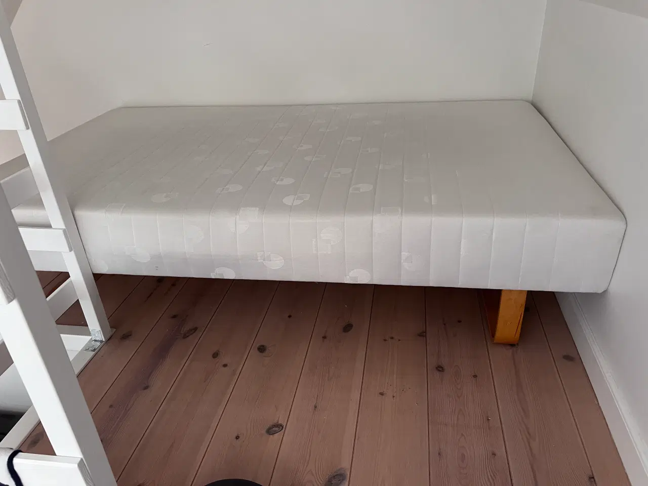 Billede 1 - Boxmadras 120 cm med meder i fyrretræ