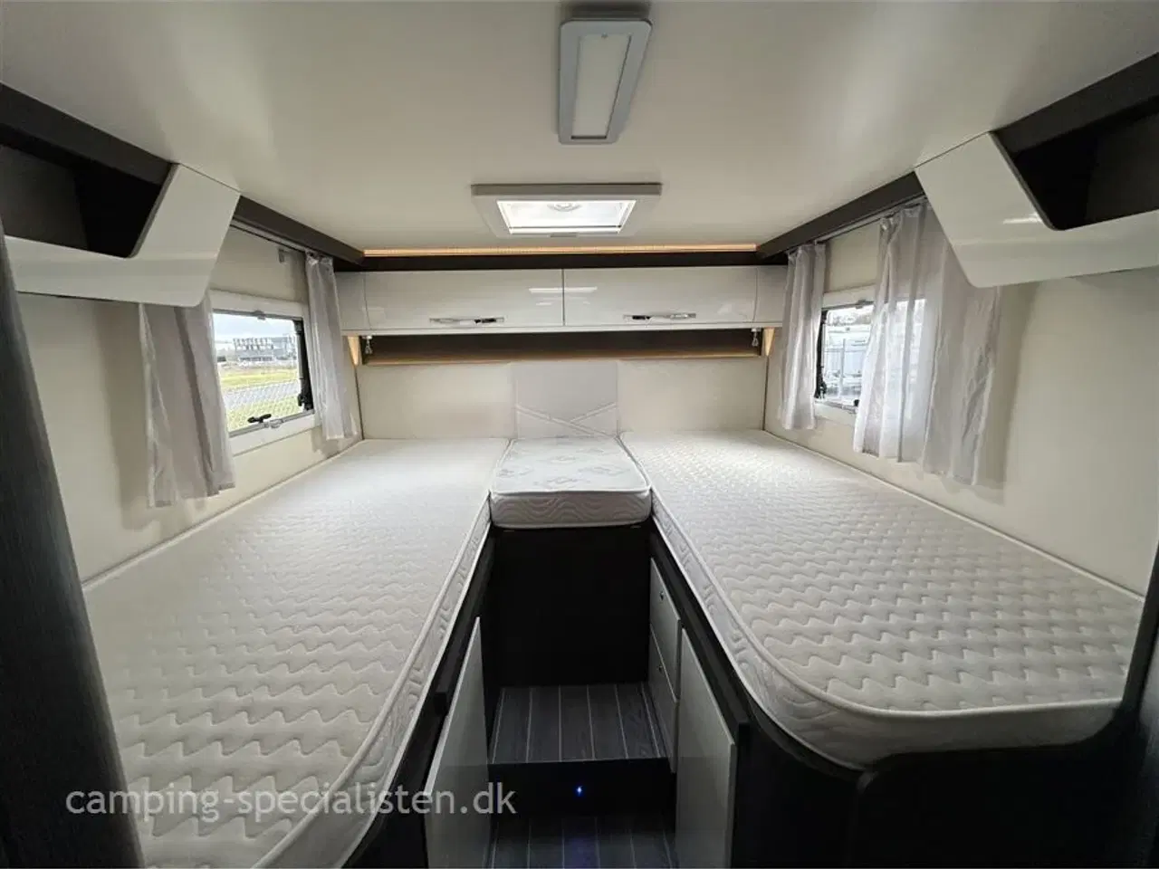 Billede 10 - 2020 - Rollerteam Kronos   Rollerteam 284 P model 2020 kan nu ses hos Camping-Specialisten.dk