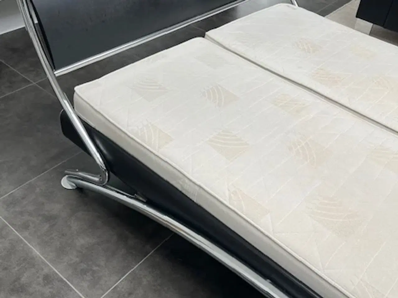 Billede 2 - Seng 140x200cm fra Hasena