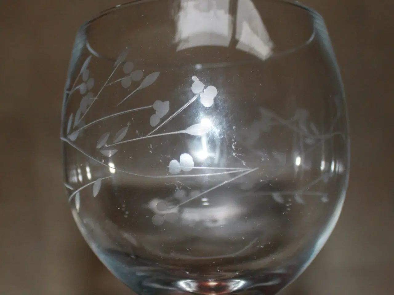 Billede 8 - 6 rødvinsglas med slebet dekoratiion