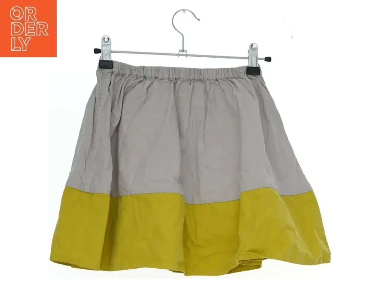 Billede 2 - Børnenederdel med elastik fra Norlie (str. 134)