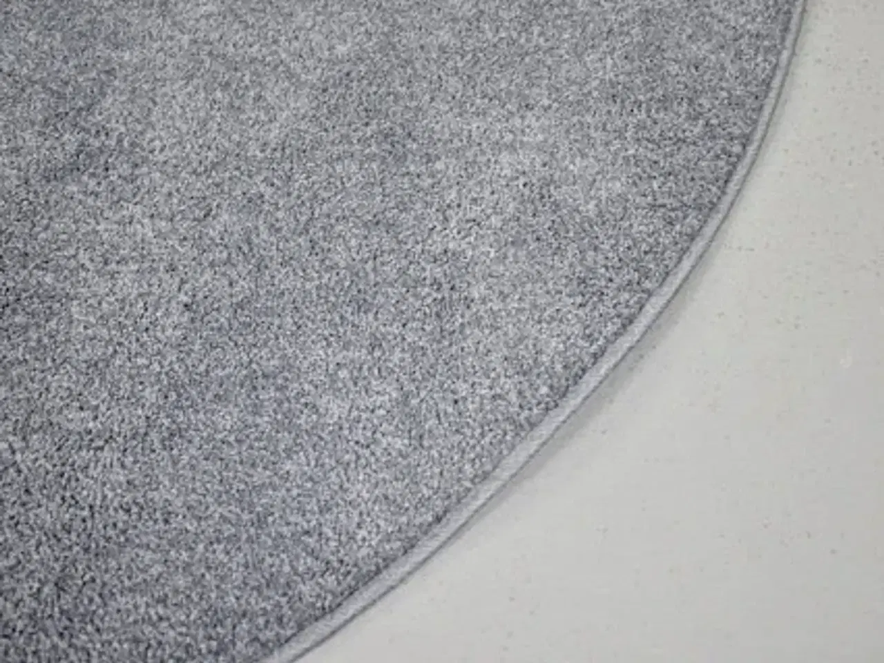 Billede 2 - Rundt gulvtæppe i grå