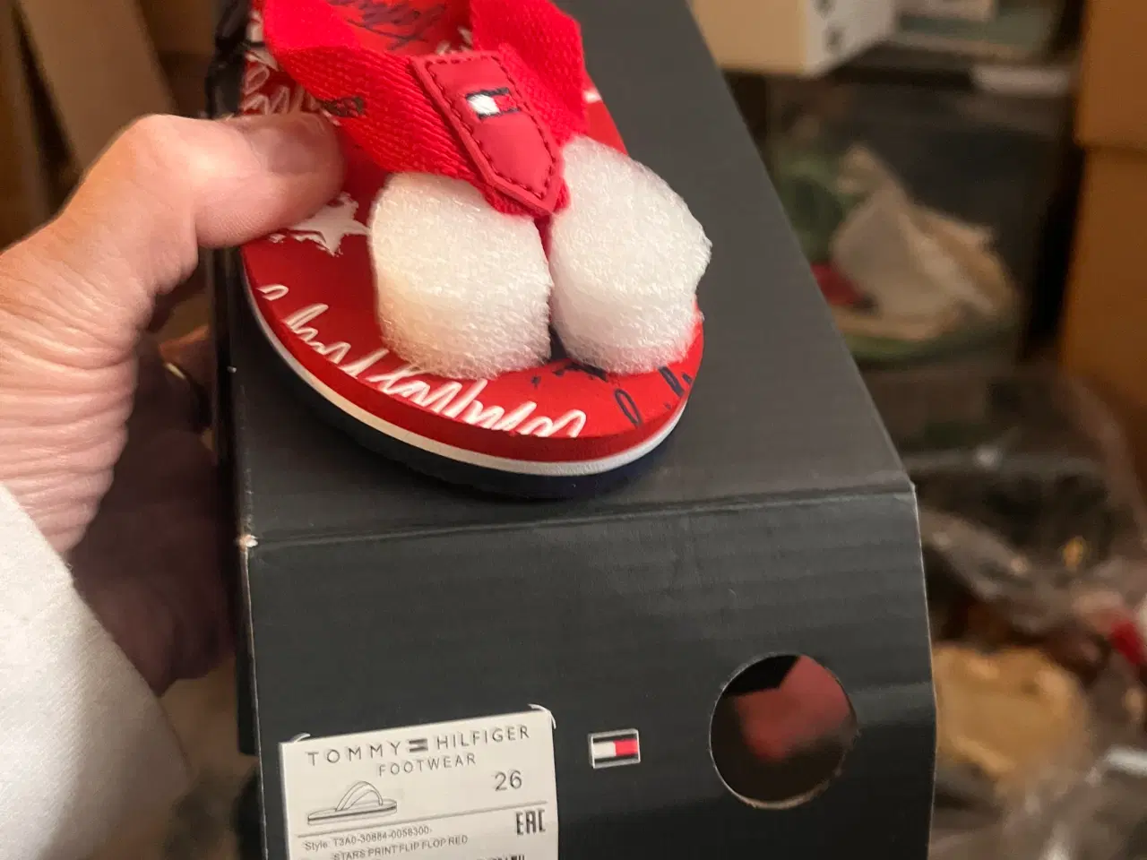 Billede 3 - Tommy Hilfiger ægte flip flops til børn 