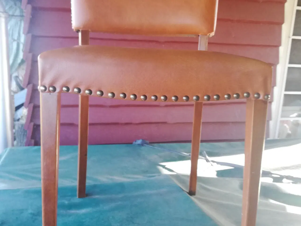 Billede 1 - 1 stk pæn antik stol betrukket med lyse brunt 