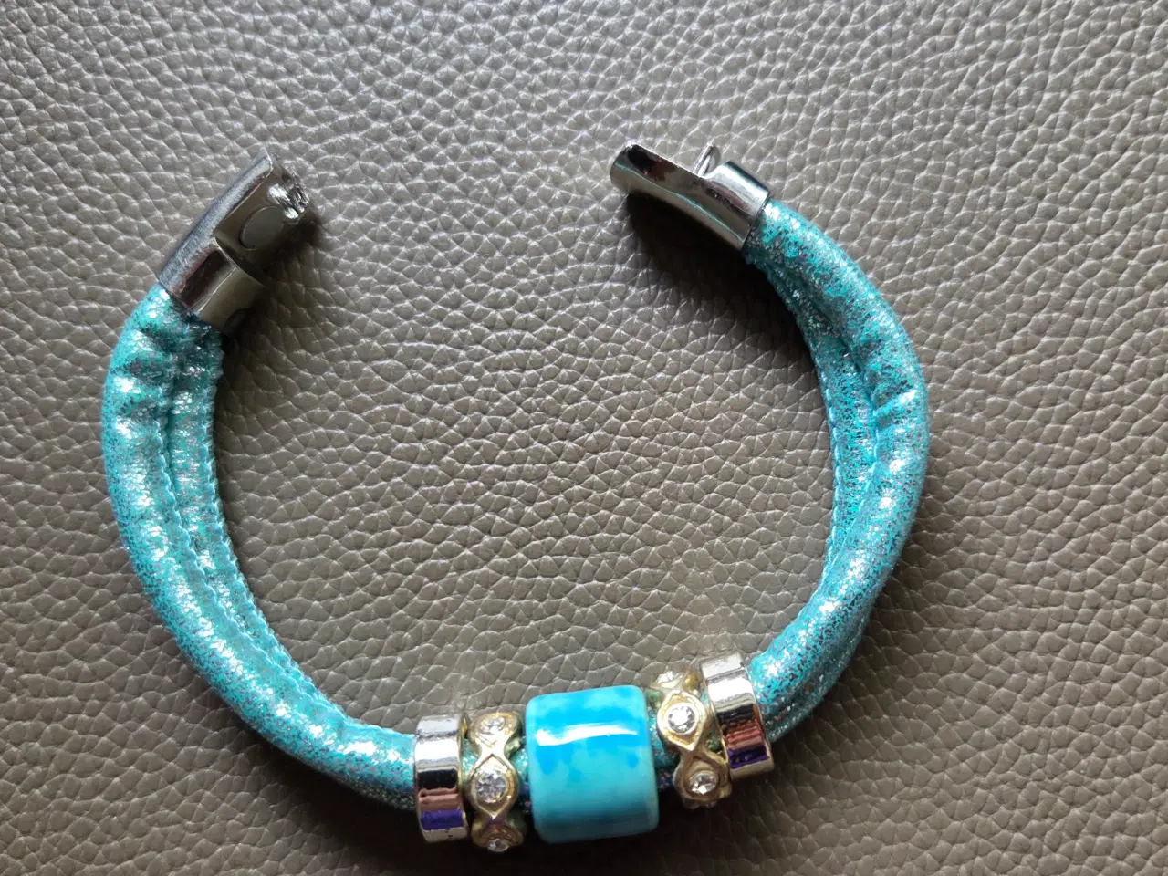 Billede 6 - Tyrkis armbånd med glasperle