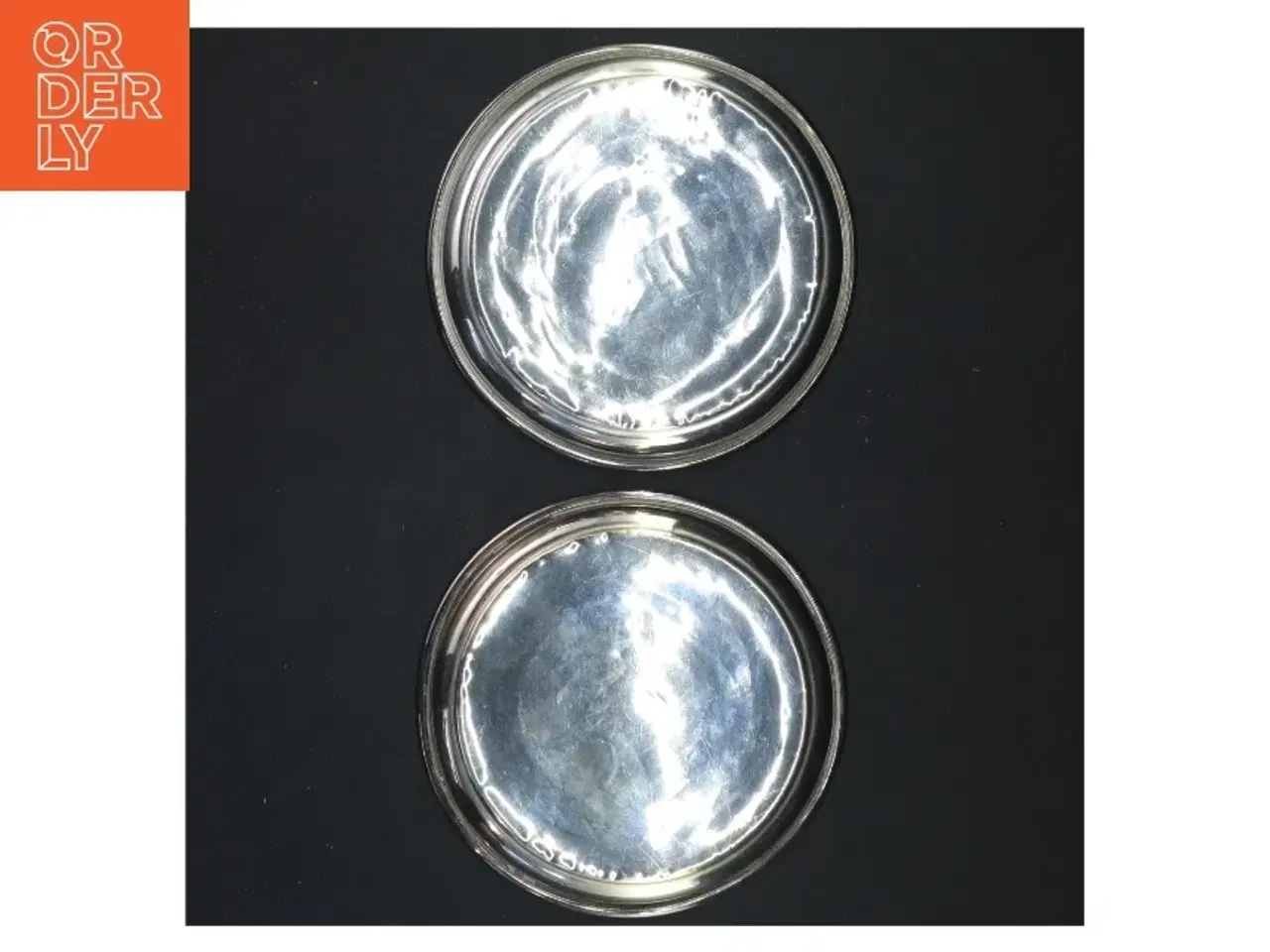 Billede 3 - Sæt af to sølvplader (str. Ø 13x1,5 cm)