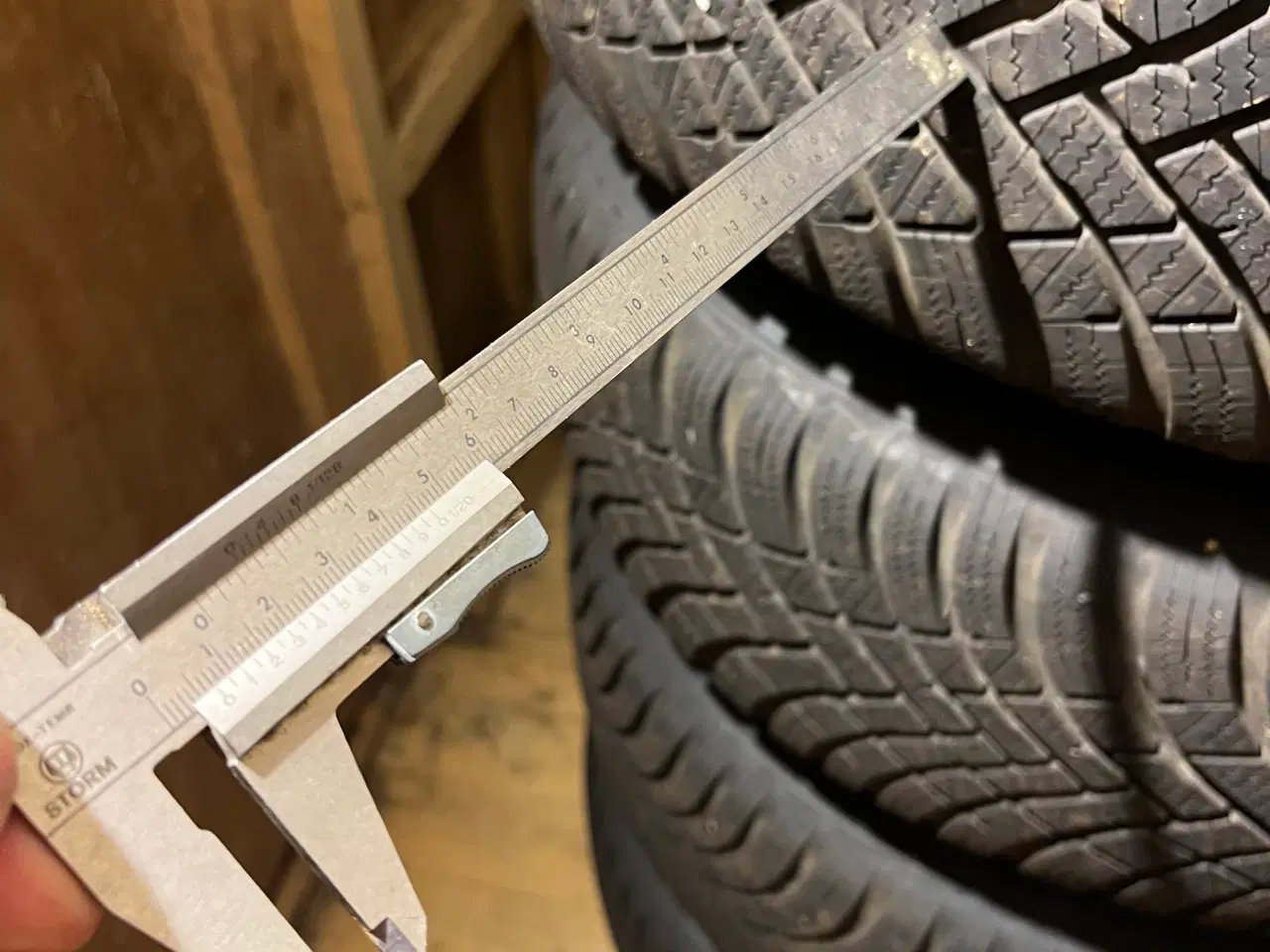 Billede 1 - Vinterdæk på fælge med hjulkapsler