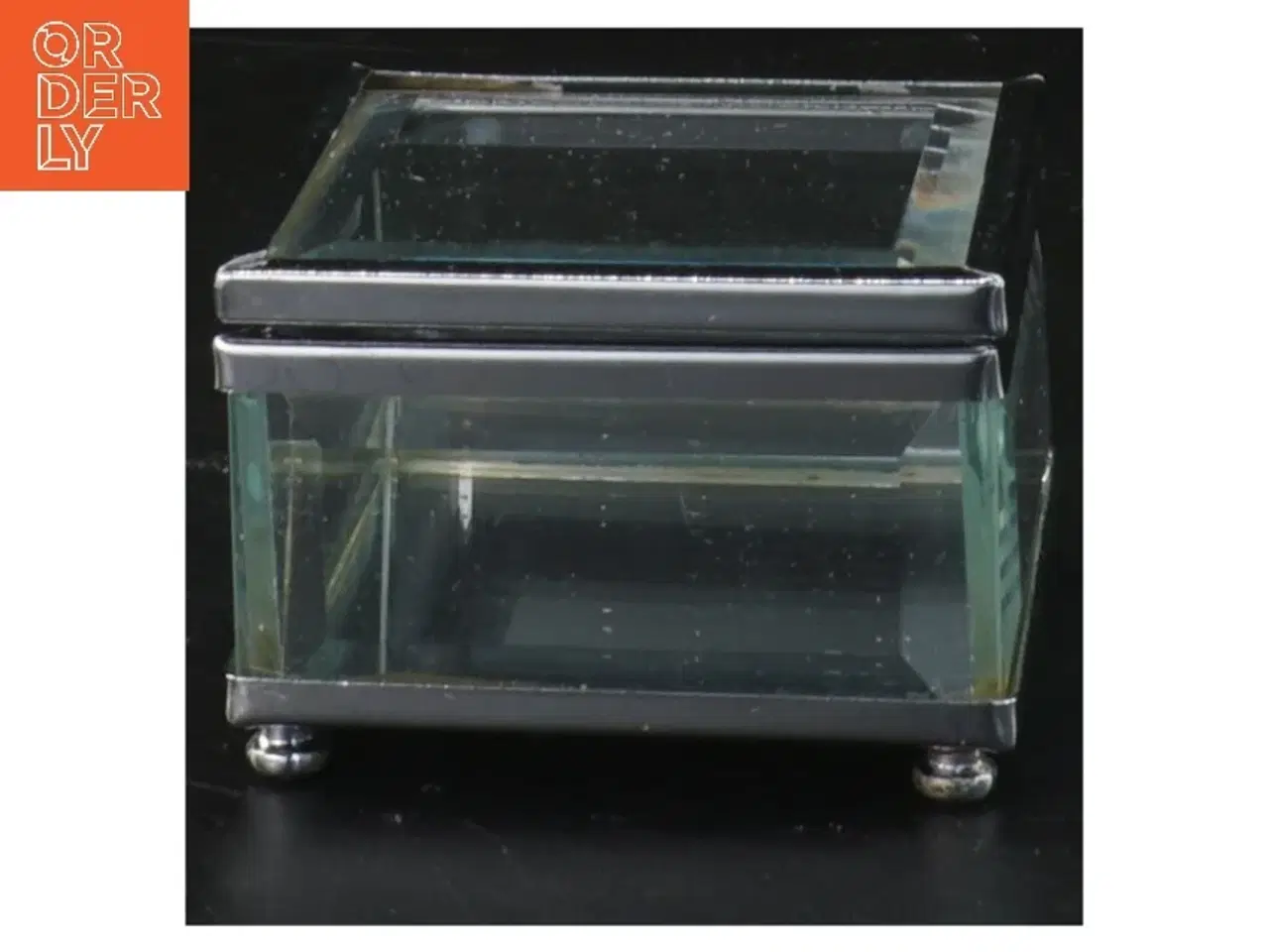 Billede 2 - Glas smykkeæske (str. 6x6x3,5 cm)