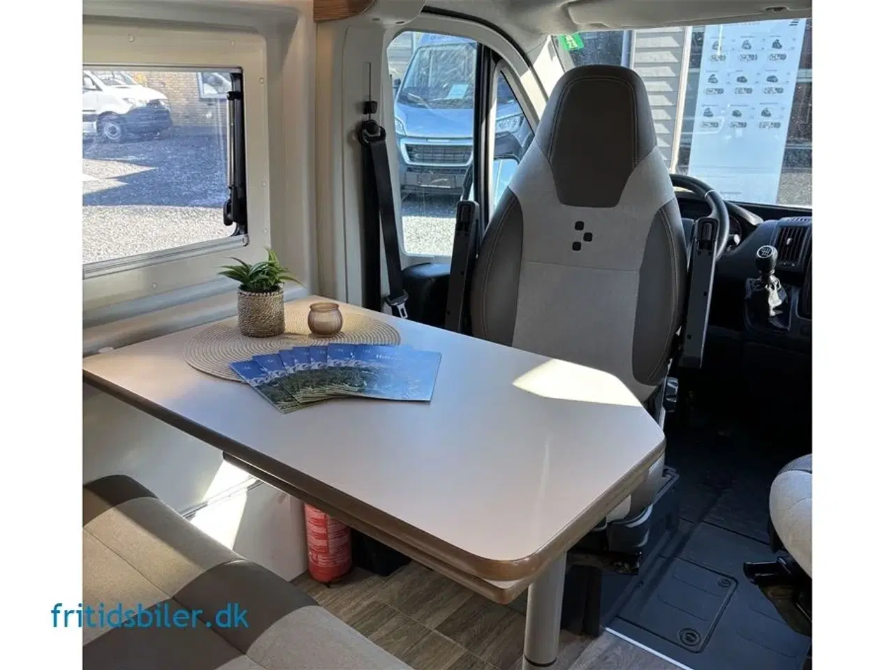 Billede 9 - 2023 - Bravia 599 165 Hk Classic   Bravia 599 Classic med hævetag med hele 4 sovepladser over 190 cm i længden camper vanen til hele familien