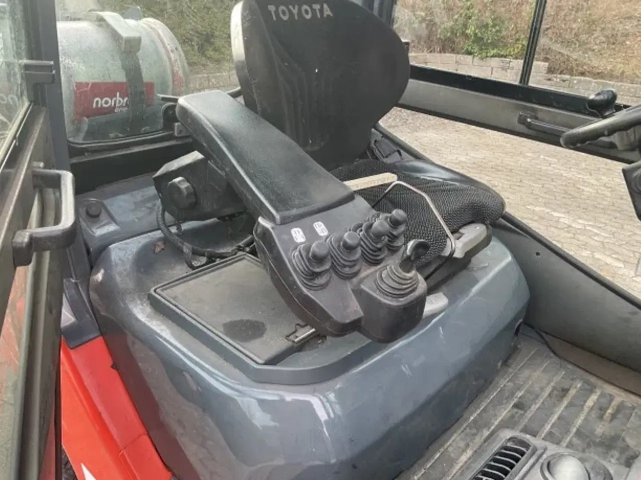 Billede 7 - Toyota 2500KG Gastruck  nye model  Førehus  Sideskift Gaffelflytter  5200 Timer