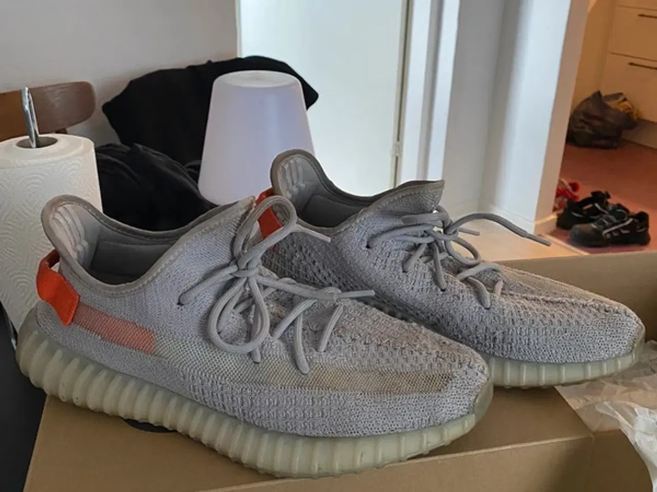 Billede 1 - Yeezy Boost 350 Tail Light Sneakers 