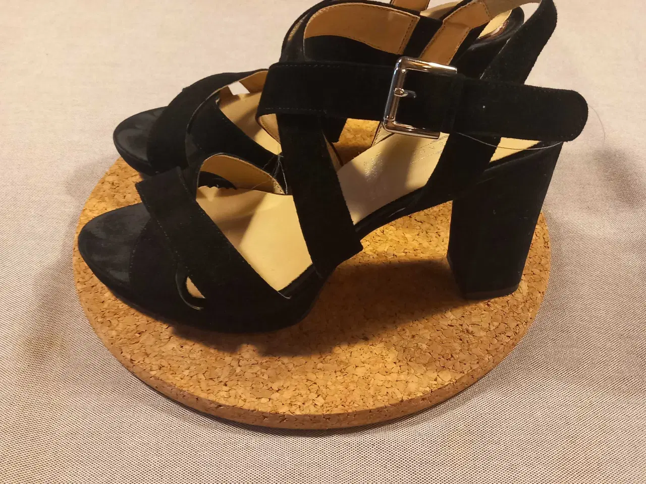 Billede 1 - Sorte højhælede sandaler