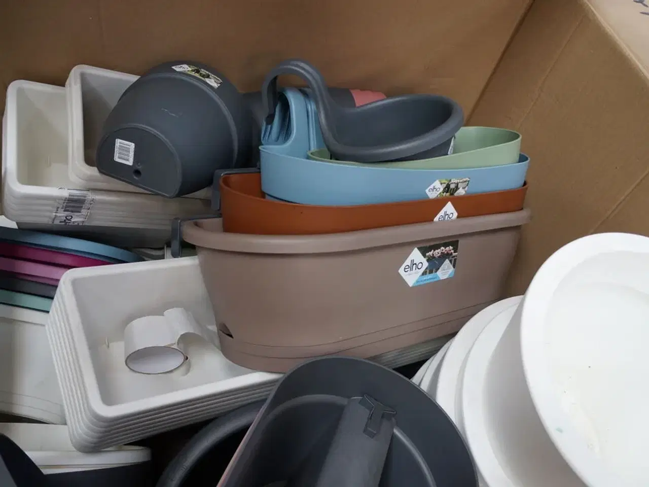 Billede 3 - Palle med diverse plasticpotter