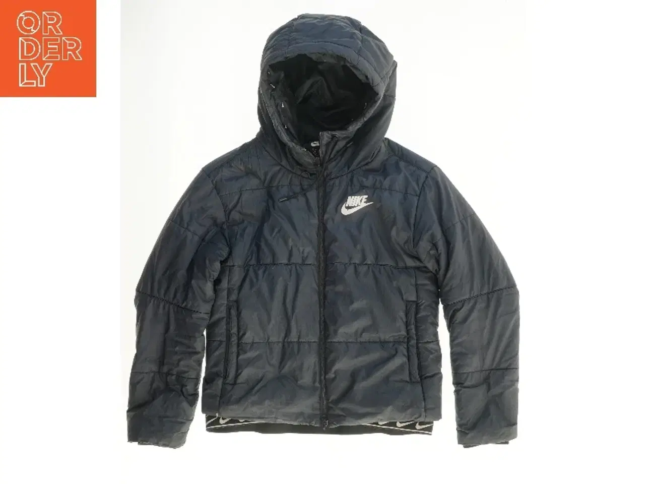 Billede 1 - Vinterjakke med hætte fra Nike (str.  bryst:50 længde:51 cm)