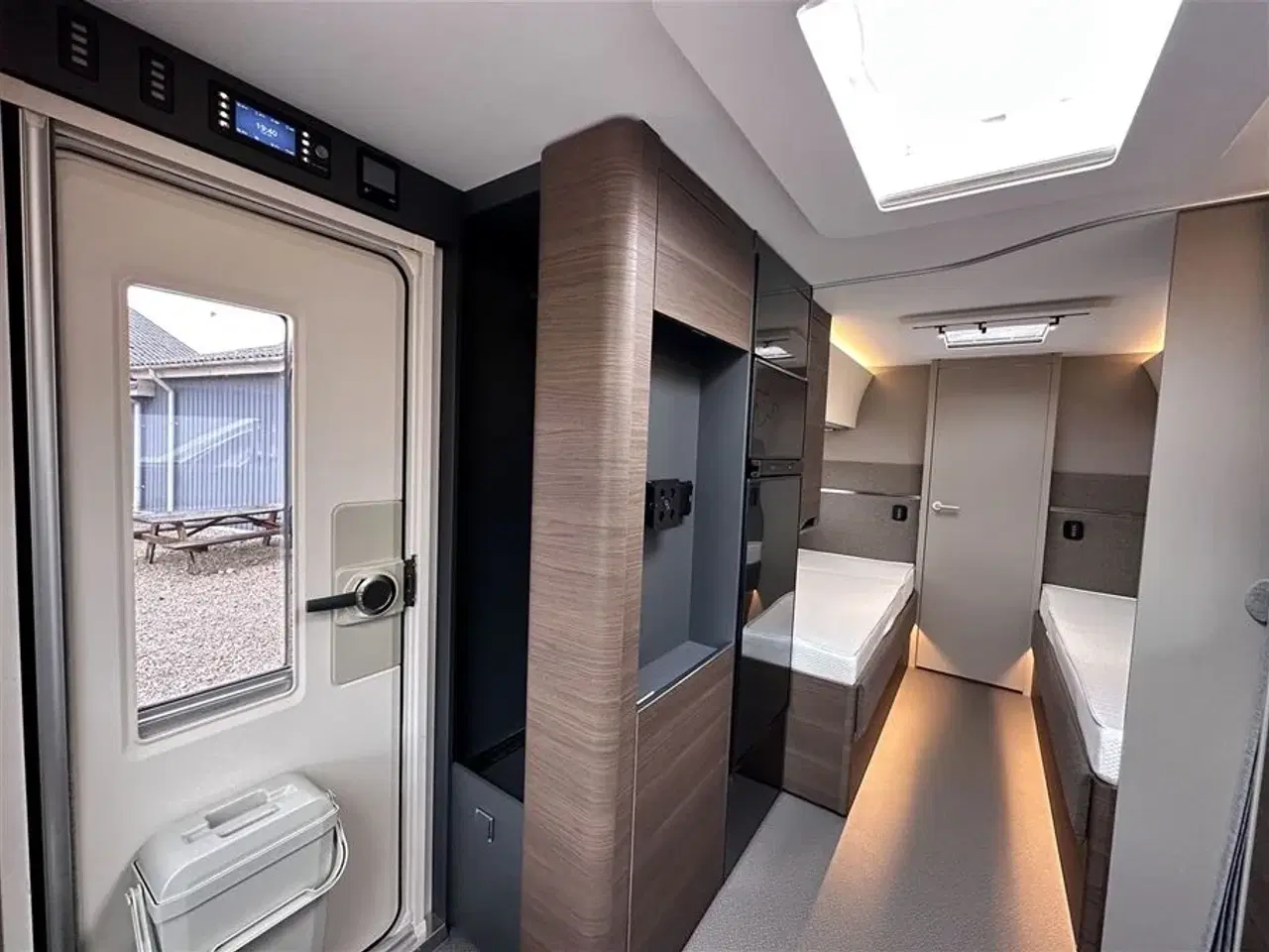 Billede 8 - 2022 - Adria Alpina 613 UT   Luksus vogn med enkelt senge.