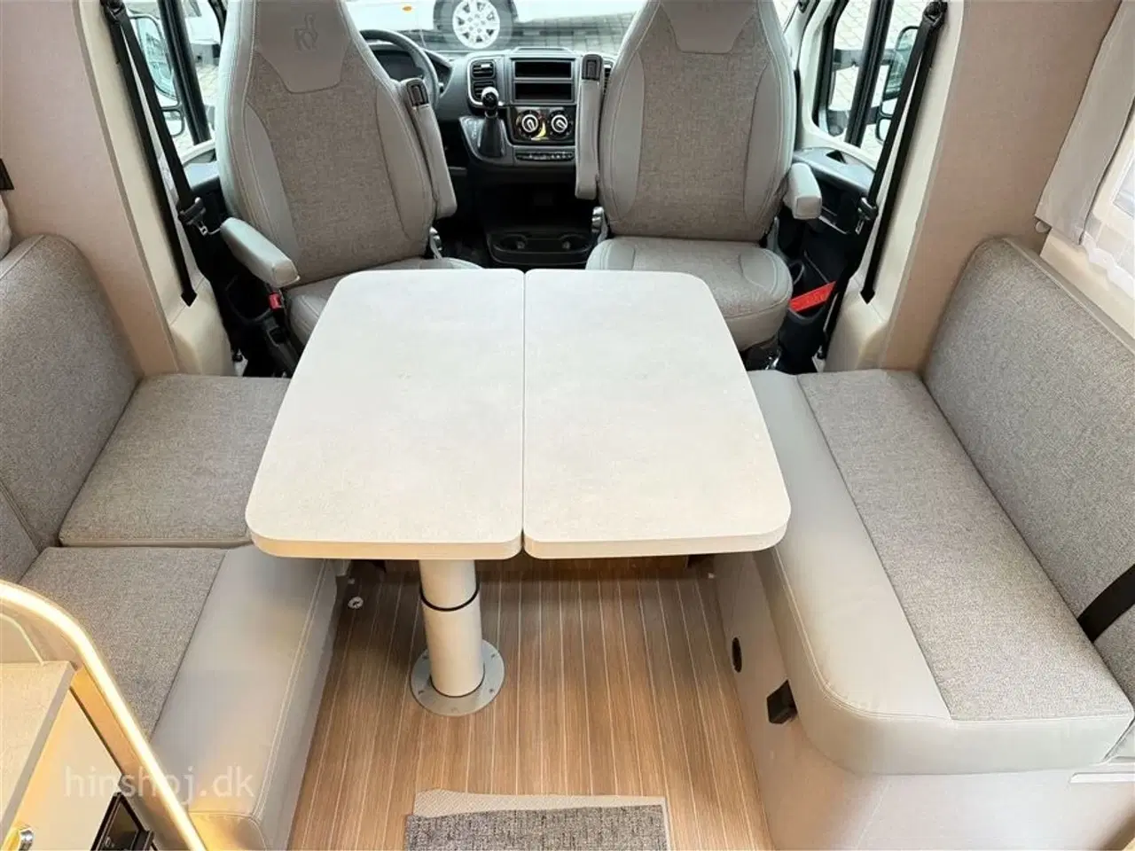 Billede 3 - 2025 - Etrusco T 7400 QBC Aut.   Drømmeautocamperen: Etrusco By Hymer – Komfort og Luksus i Én Pakke