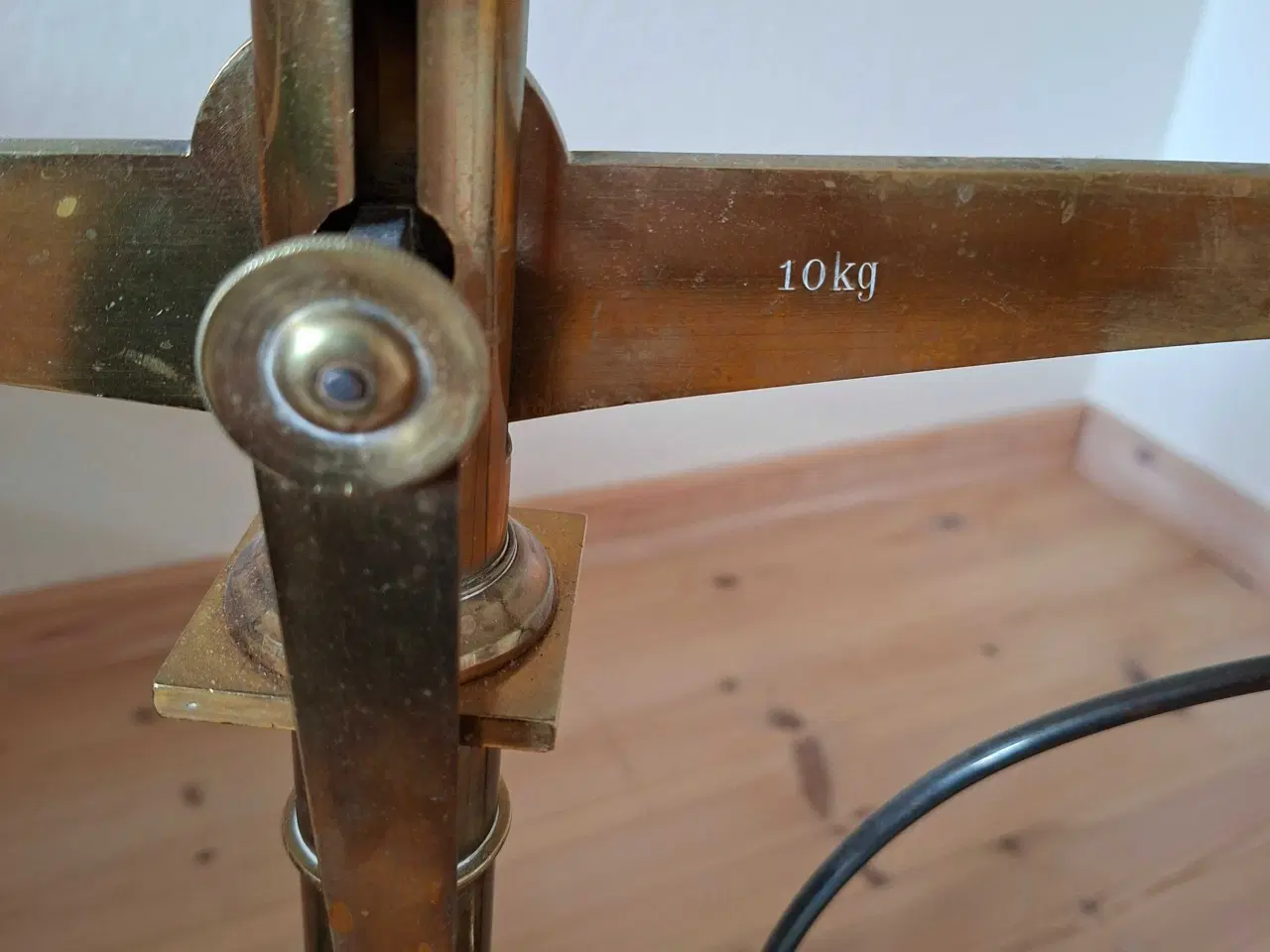 Billede 4 - Gammel købmandsvægt med lodder, messing.
