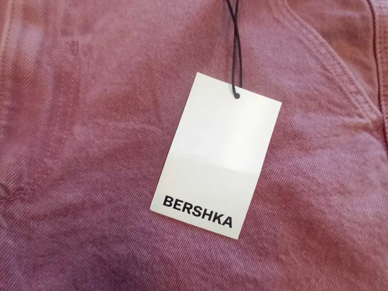 Billede 6 - Bershka rosa shorts, størrelse 40