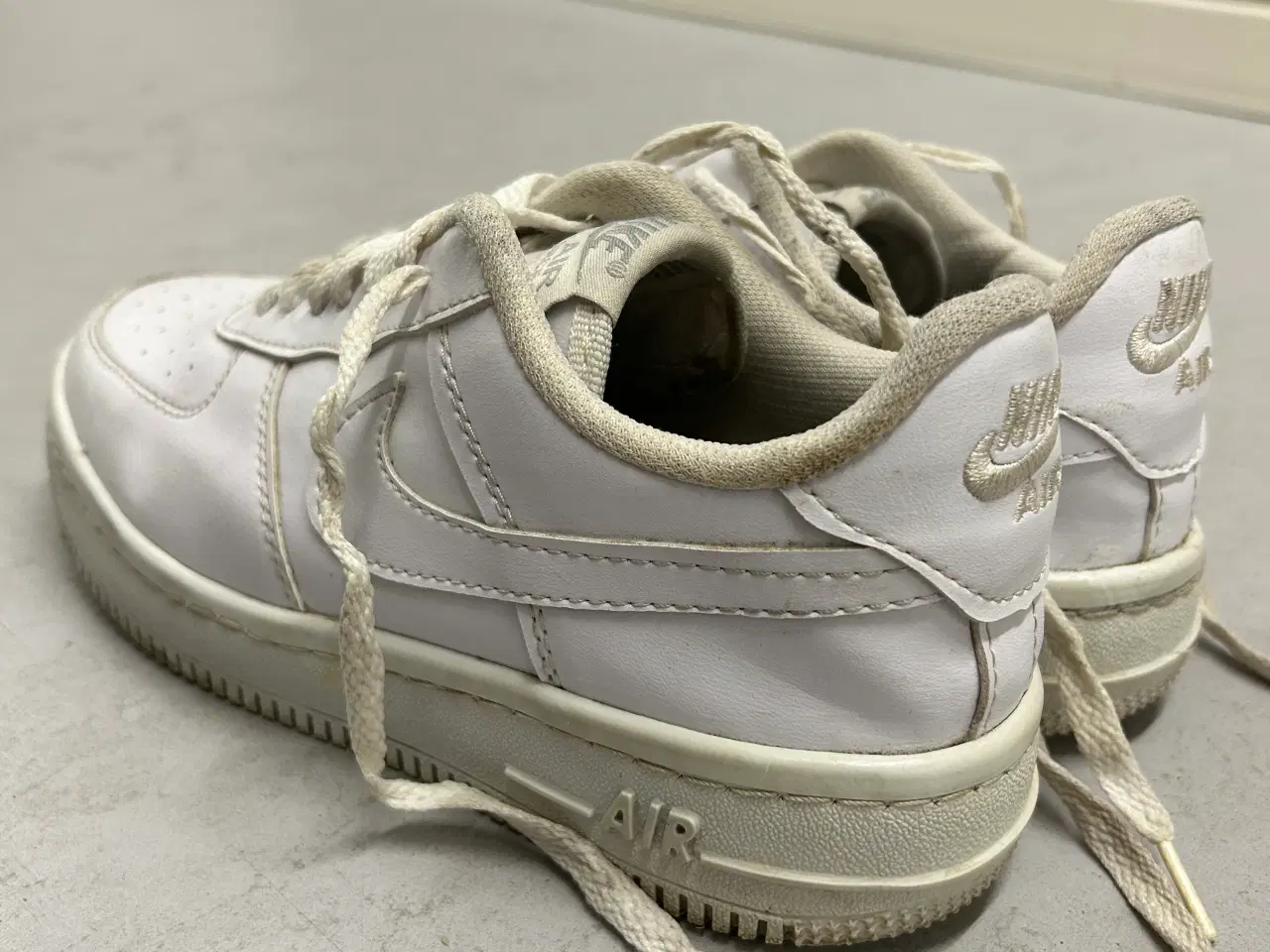 Billede 2 - Et par super lækre Nike Air Force 1 i størrelse 38
