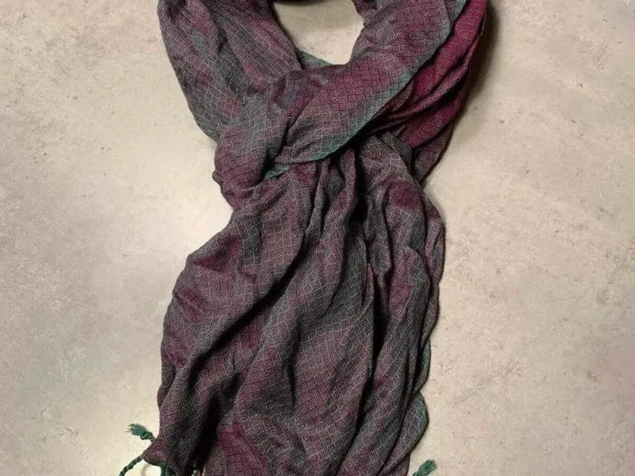 Billede 2 - Nyt flot tørklæde
