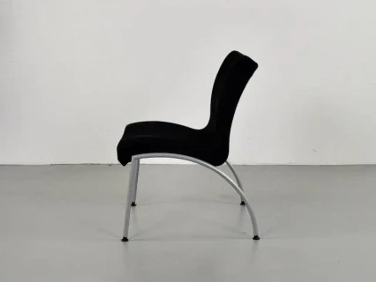 Billede 4 - Lustrum loungestolesæt med 2 stole med sort alcantara polster.