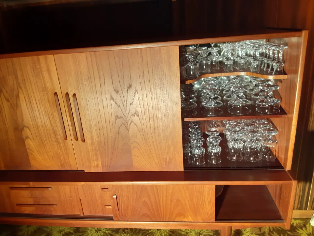 Billede 2 - Teaktræ's skænk. Fra 1960' erne