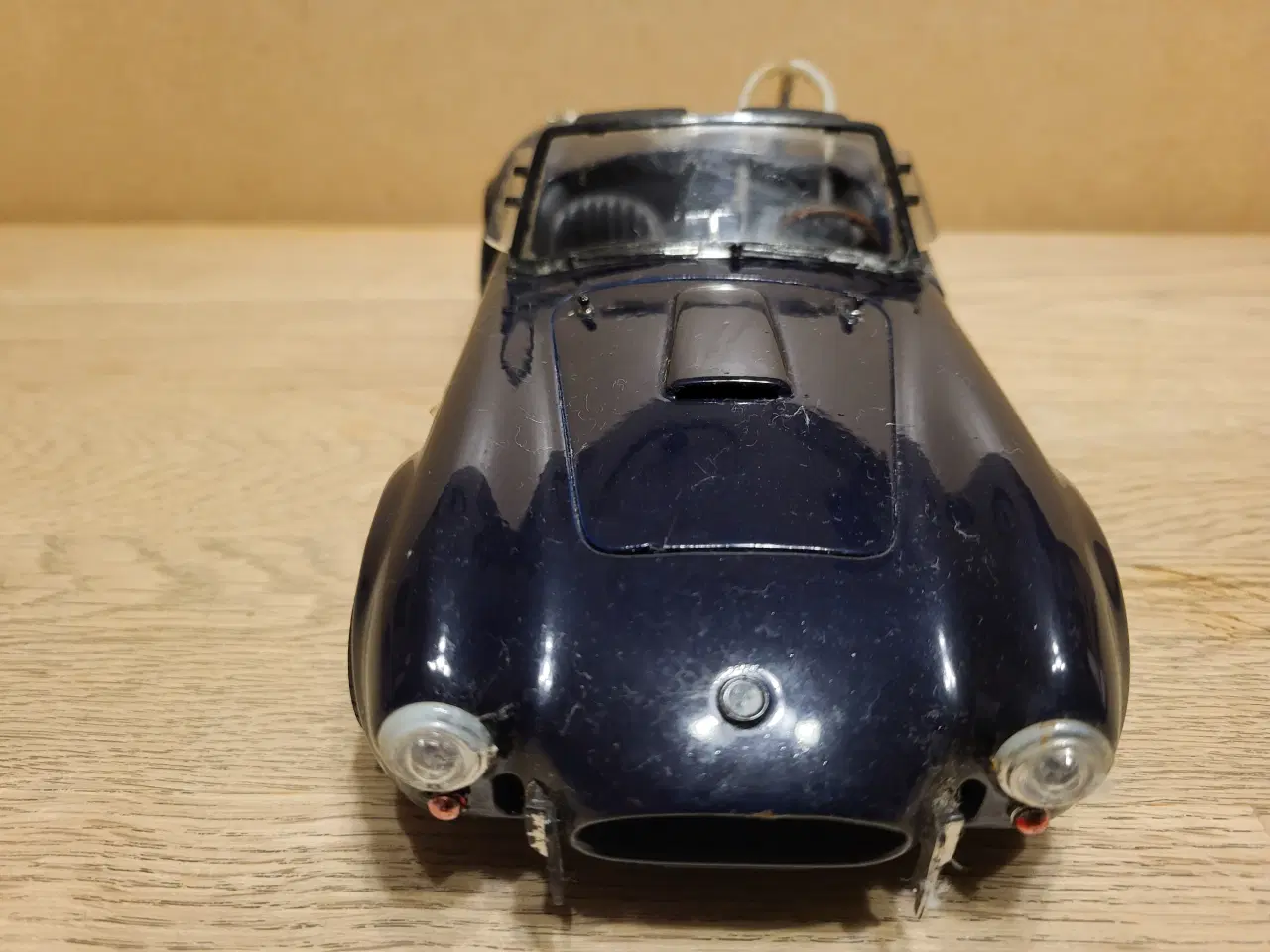 Billede 3 - Modelbil. Shelby Cobra 427 S/C (1964). Skala 1/18.