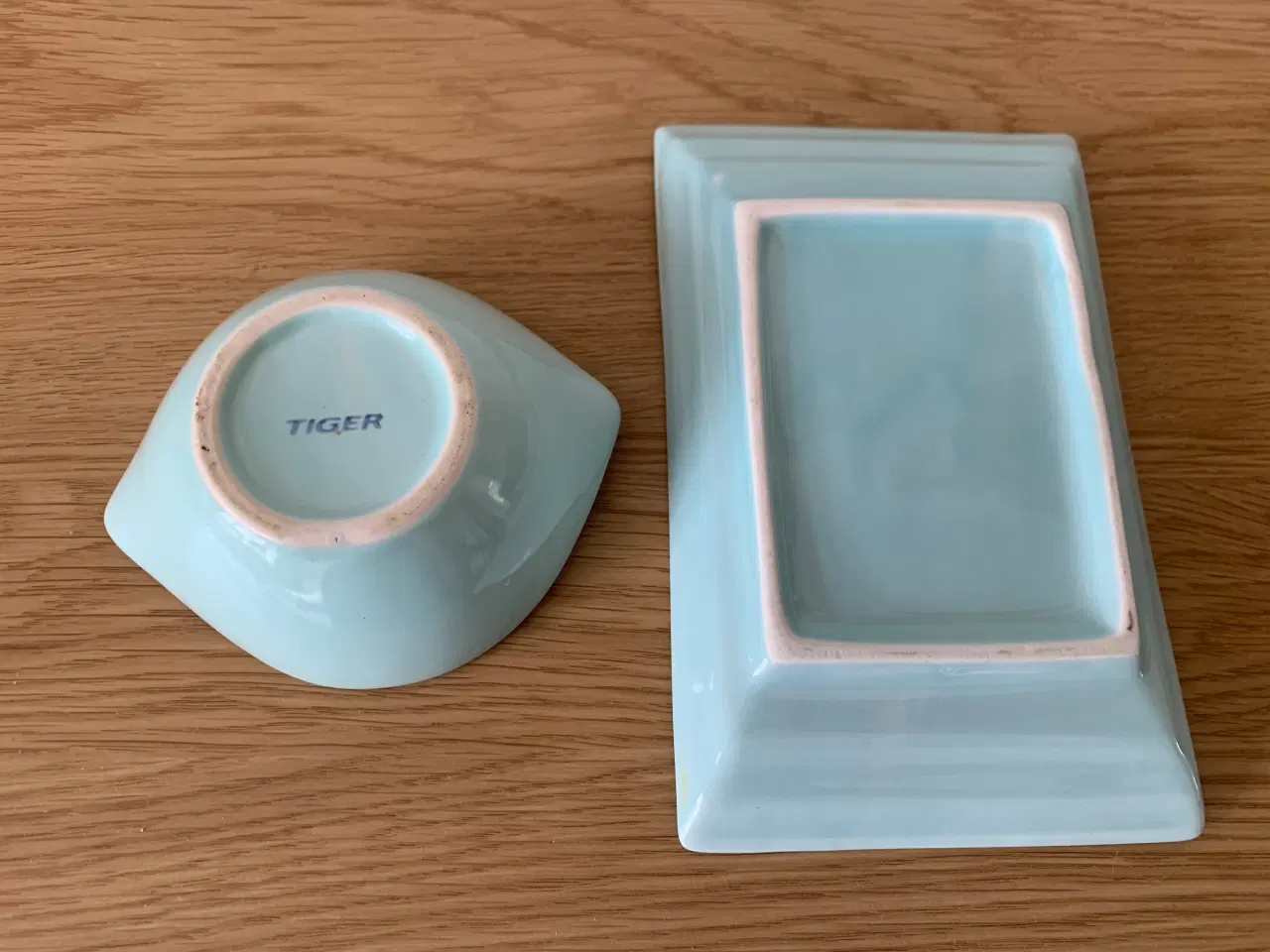 Billede 2 -  2 skåle i en mintgrøn farve med blomster