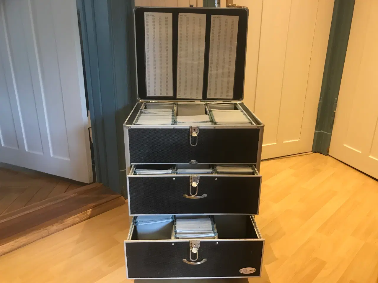 Billede 2 - Container til DVD’er eller CD’er