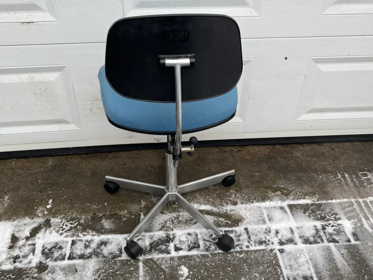 Billede 3 - Kevi kontorstol, med uld stof ,gas op/ned , 5 ben 