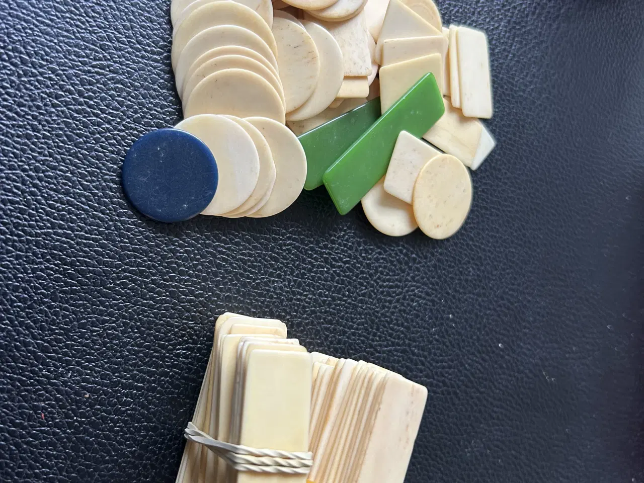 Billede 2 - Diverse jetoner i ben og træ