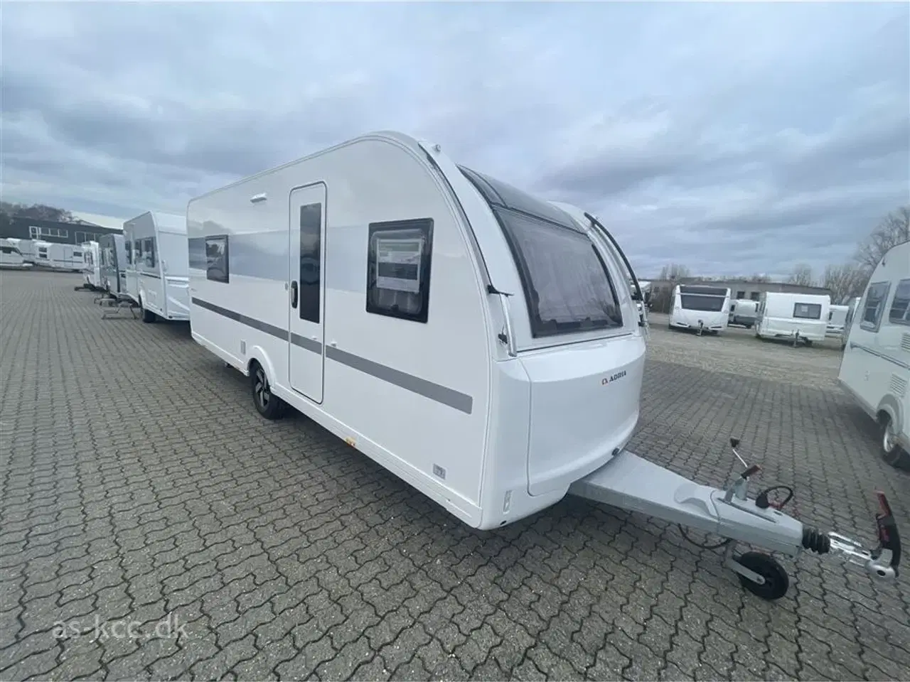 Billede 1 - 2024 - Adria Adora 572 UT   Adria Adora 572 UT Kampagnevogn årgang 2024 med enkeltsenge 4 sovepladser, 5 siddepladser