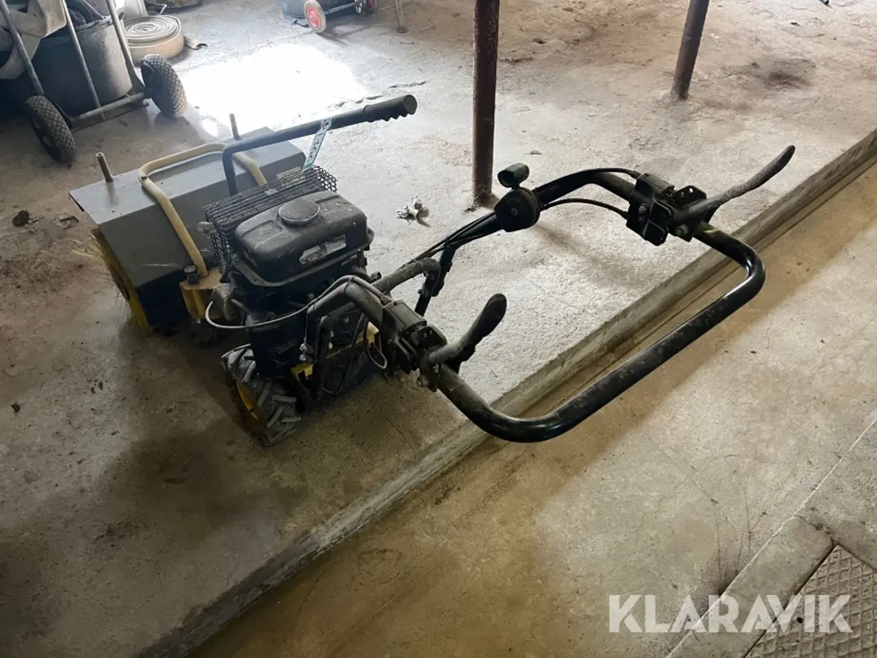 Billede 4 - Redskabsbærer Texas Handy 600 R med kost
