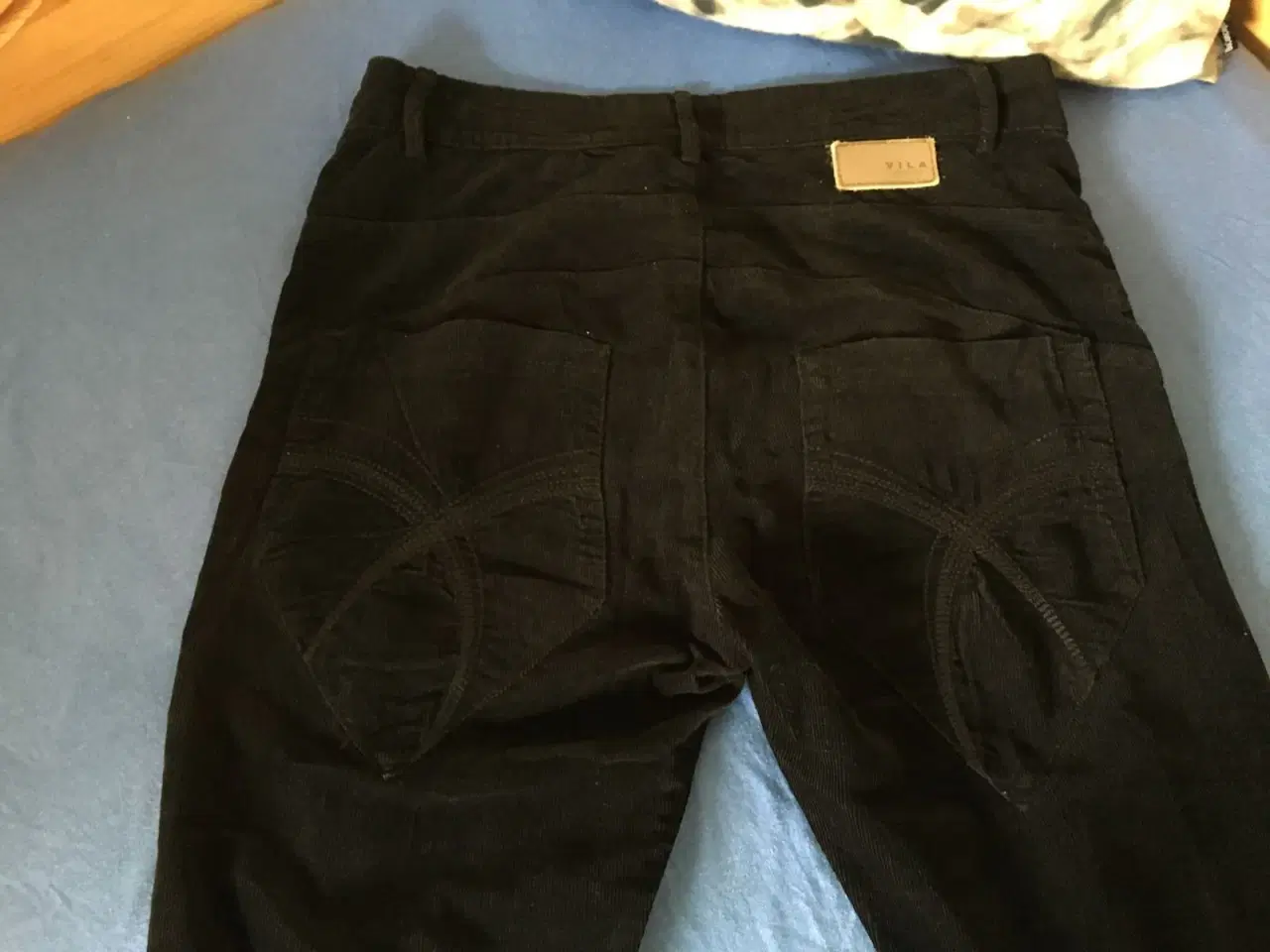 Billede 3 - Sort bukser til salg