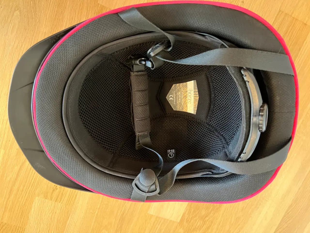 Billede 3 - Ny ridehjelm fra Horze str. 59-61