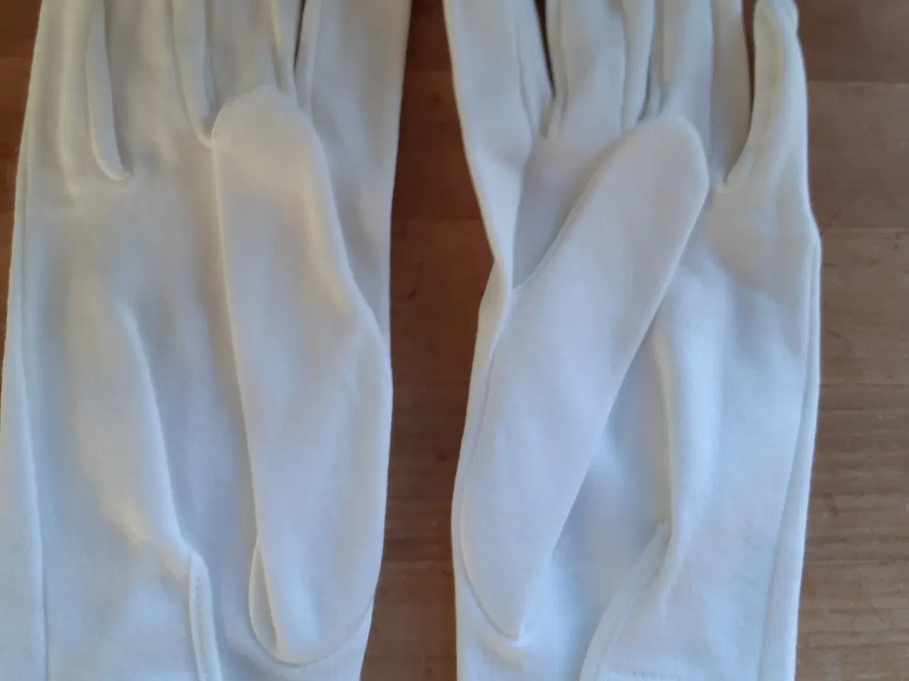 Billede 2 - Hvide bomuldshandsker i str. 9