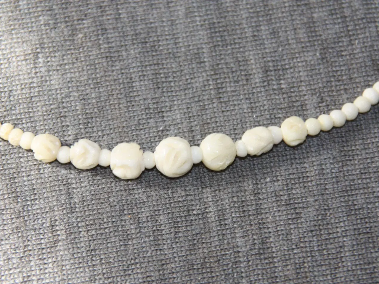 Billede 3 - Smukt udskåret halskæde i elfenben 41 cm