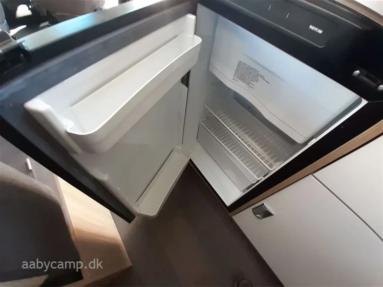 Billede 12 - 2022 - Laika Kosmo Compact 9   Slank og smidig model, perfekt til snoede kystveje. Automatgear.