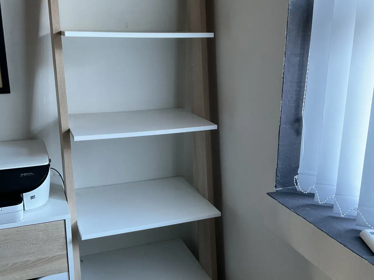 Billede 3 - SKAL VÆK: Skab og reol i flot stand