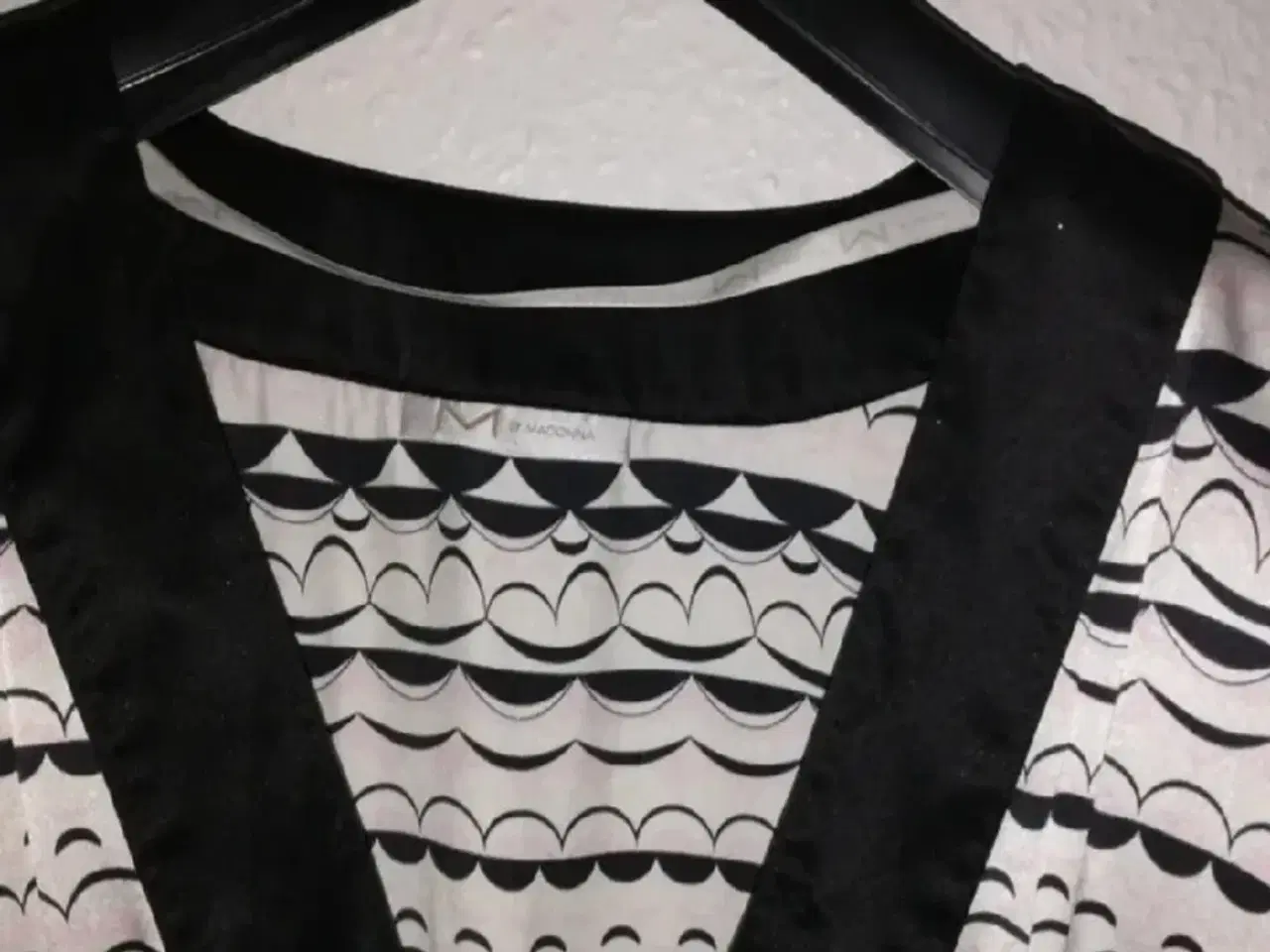 Billede 2 - Smuk silkekjole fra H&M*Madonna 
