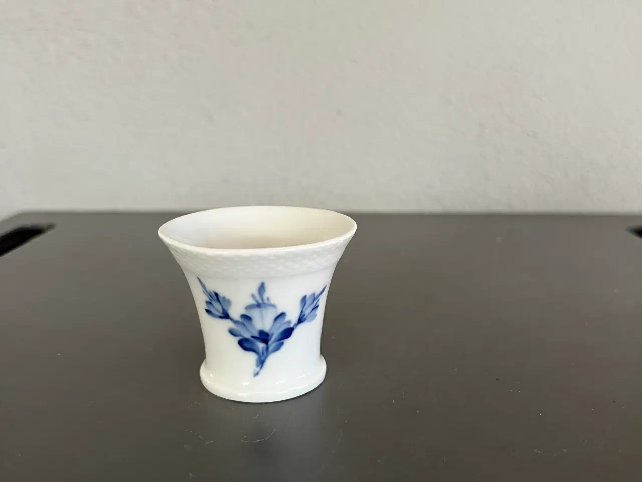 Billede 2 - Royal Copenhagen flettet lille vase